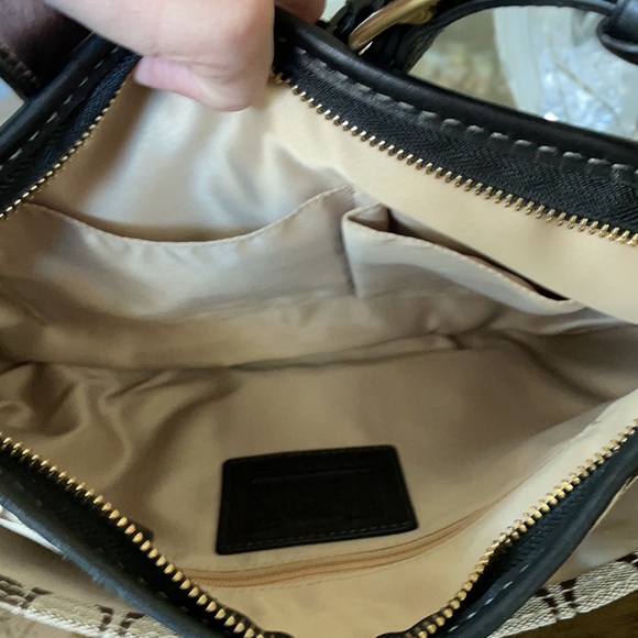 Handbag - Picture 5 of 6